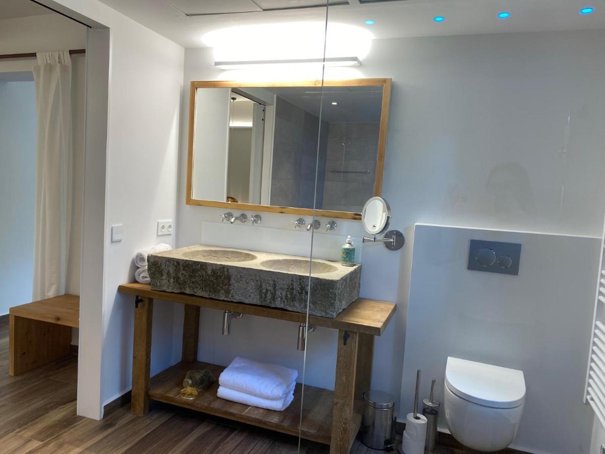 Deluxe Double Room Bath,1298398129:JPEG